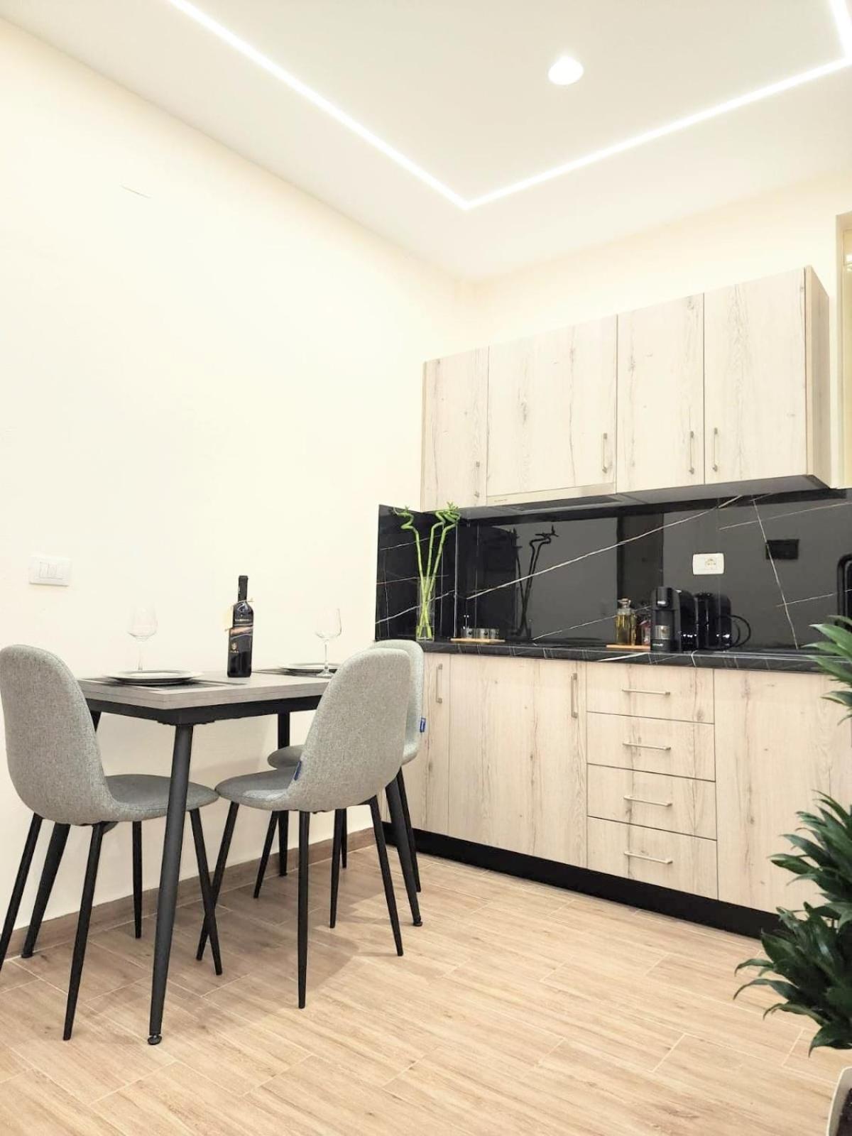 New Apartment Close To Sea And Downtown Vlorë Buitenkant foto