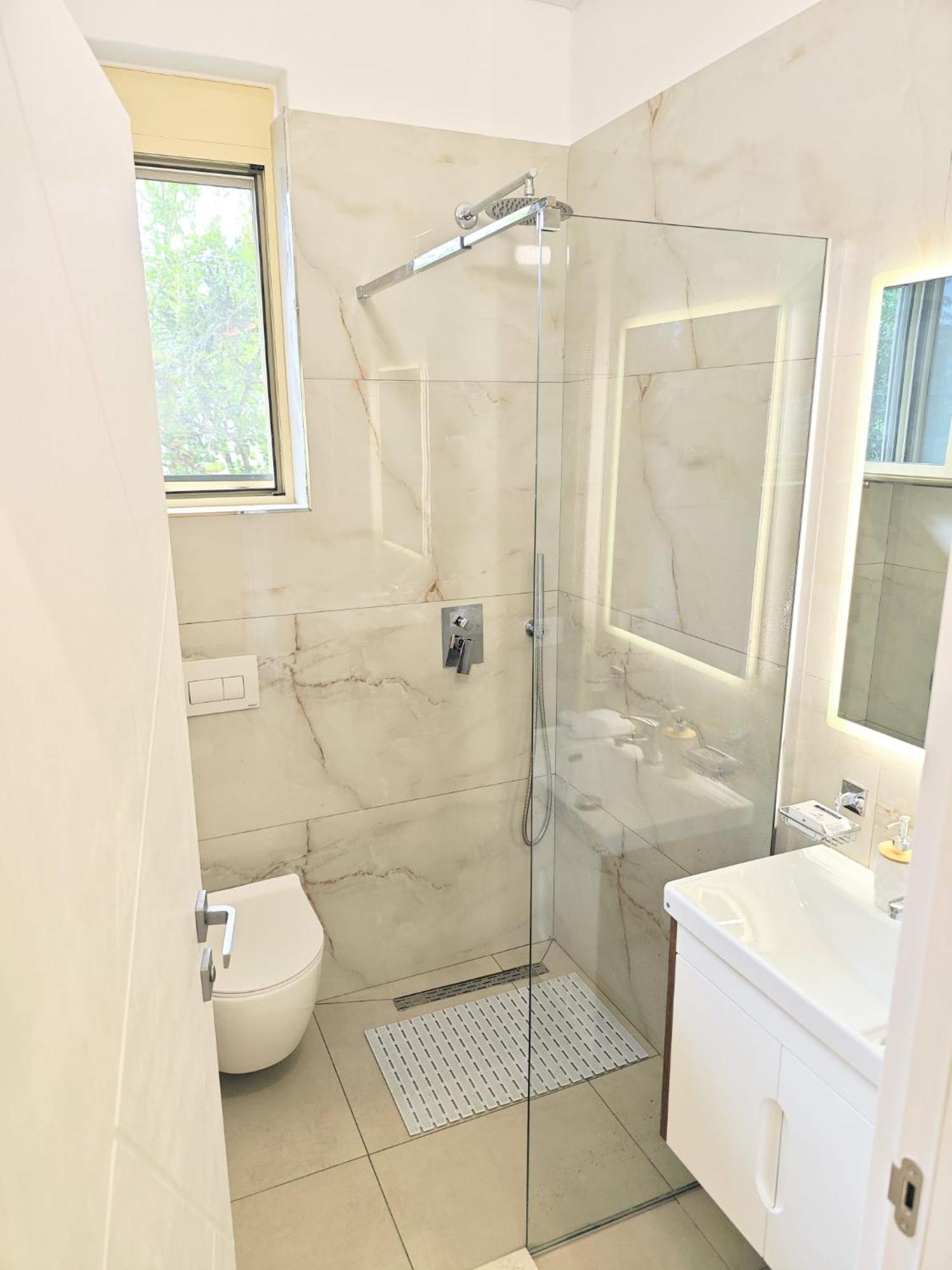 New Apartment Close To Sea And Downtown Vlorë Buitenkant foto